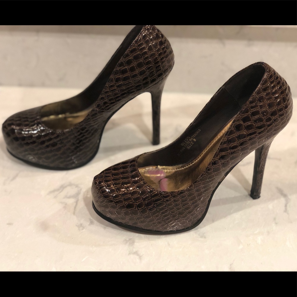 Shoe dazzle Bliss brown snakeskin platform